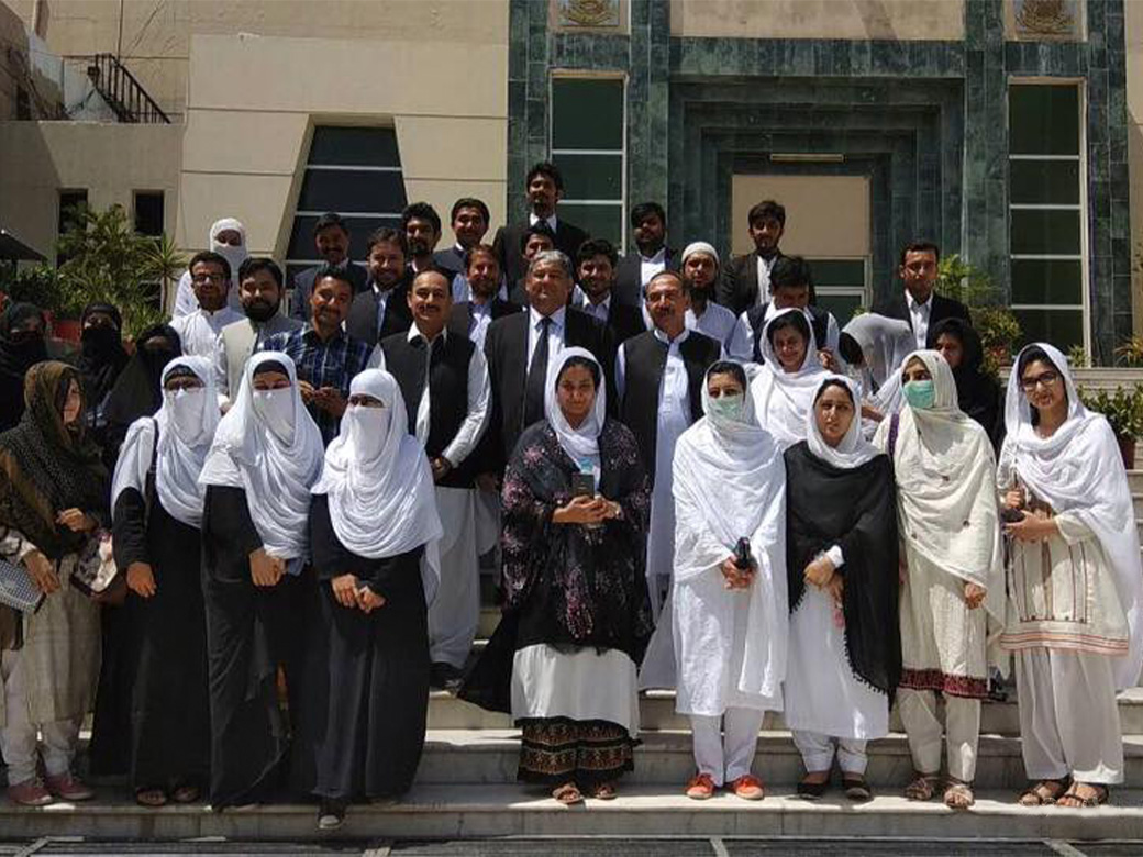 Group photograph at Peshawar High Court.