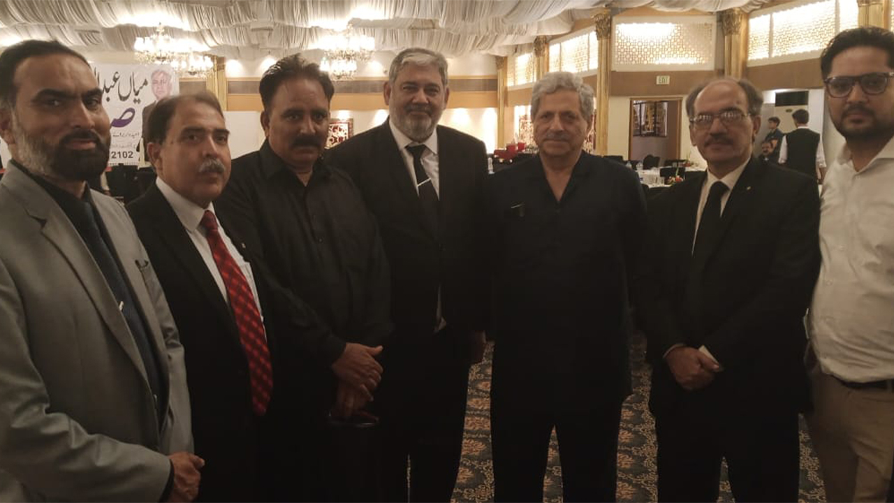Mr Ameer Muazzam at dinner hosted at Karachi by Mr. Abdul Qudoos candidate for President Supreme Court Bar association.